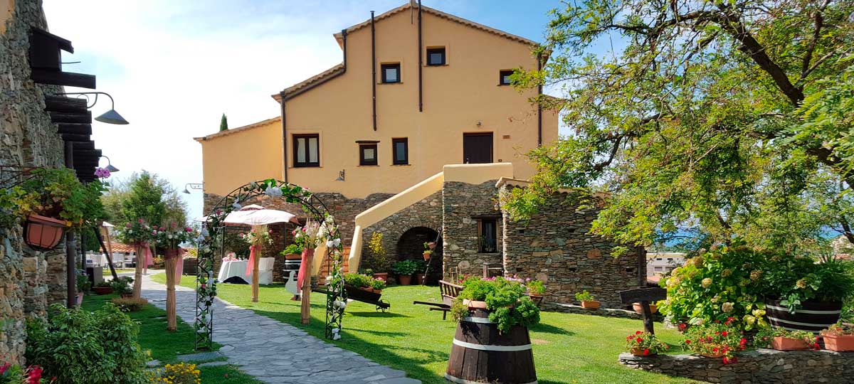 Il Borgo ed i suoi Giardini con la Sala del Tirreno